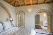 Moni Emvasis Luxury Suites